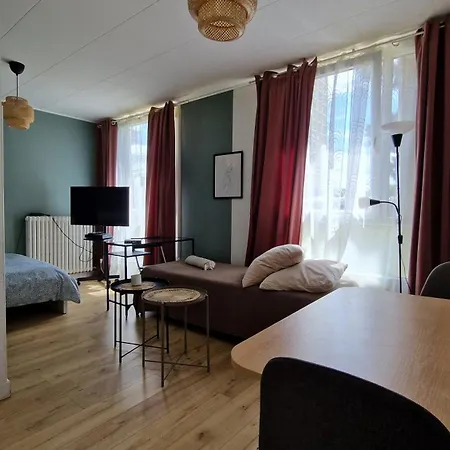 Appartement Spacieux Et Intimiste 8 Avec Parking Fibre Tram T4 *